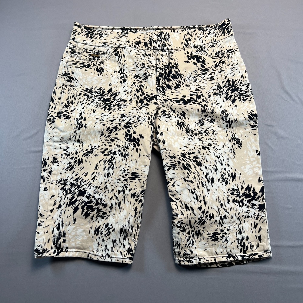 Nine West Heidi Skimmer Shorts Women 14 Beige Abstract Cat Print Stretch Pull On